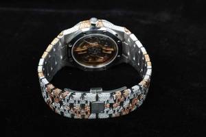 นาฬิกาข้อมือผู้ชายแฟชั่นอัตโนมัติ ดีไซน์หรูหรา ปรับแต่งได้ ประดับเพชรโมอิสซาไนต์ VVS ระดับพรีเมียม สายสแตนเลส เหมาะเป็นของขวัญทางธุรกิจ - Product Image 4