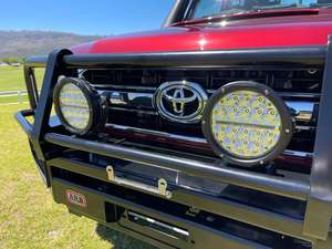 Toyota Land Cruiser Pickup Usada de 2022 Disponible con Volante a la Derecha y Volante a la Izquierda - Product Image 5