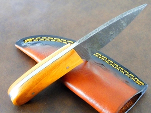 Couteau de camping Couteau de chasse en acier Damas avec manche en bois d'olivier - Product Image 2