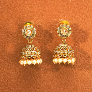 Jhumki delicado antiguo con chapado en oro disponible a un precio razonable para temporadas festivas - Product Image 3