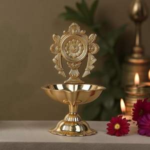 Diya de table en laiton plaqué or de style antique moderne avec technique d'émail dur pour Puja, poignée incurvée, décoration d'intérieur - Product Image 2