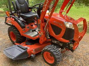 El mejor tractor compacto Kubota BX2380 4WD de alta productividad con plataforma de cortacésped cargadora LA344 Compre ahora y disfrute del envío gratis - Product Image 4