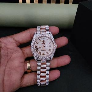 Reloj de Lujo con Esfera Romana de Dos Tonos, Blanco y Rosa, con Diamantes Moissanite, Correa President Completamente Adornada, Movimiento ETA de Acero Inoxidable - Product Image 6