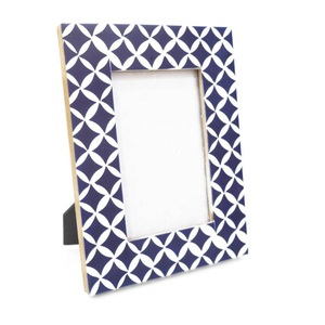 กรอบรูปไม้ทำมือพร้อมสลักเรซินกระดูกตกแต่งบ้านอย่างมีสไตล์จากอินเดีย - Product Image 1