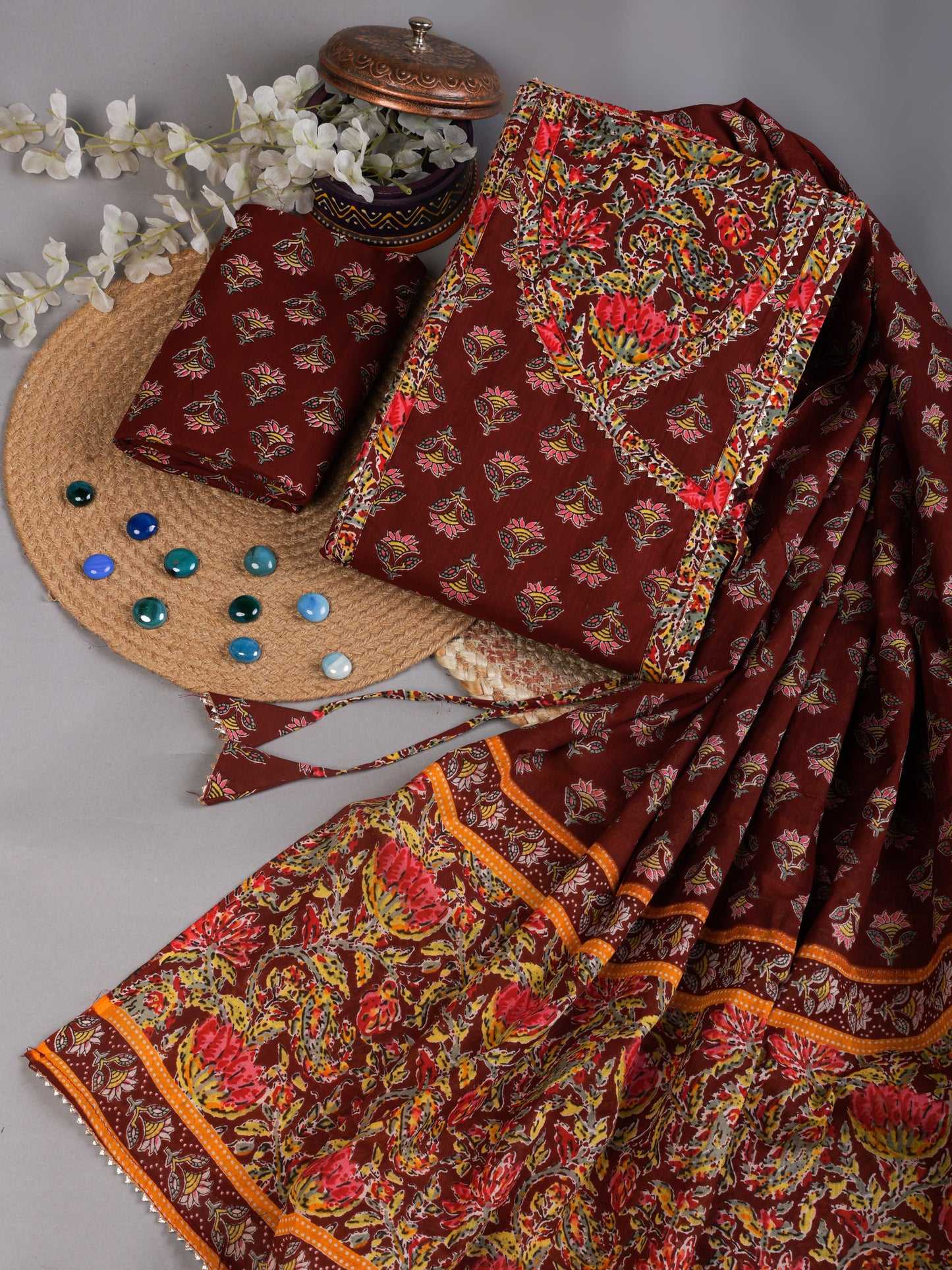 สีน้ำตาล