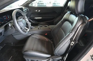 Coupé sport GT Premium 2024 haute performance, 2 portes, 5L V-8, propulsion arrière, pour les voyages de luxe sur route - Product Image 4