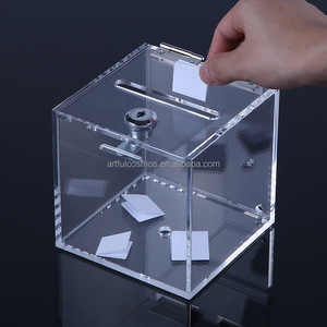 Boîte de rangement en acrylique transparente avec serrure et couvercle à charnières pour une conservation sécurisée des objets - Product Image 1