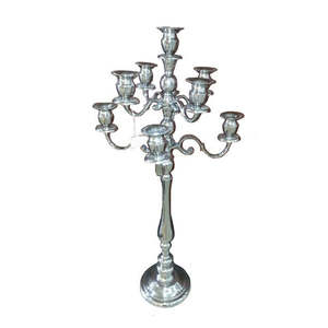 Support de bougies votives de Noël fini argent pour l'éclairage et la décoration de la maison et de l'hôtel Candélabre pilier de bougie élégant - Product Image 2