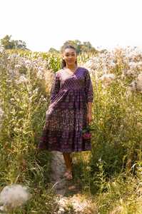 Vestido Boho Floral Belle, Vestido Artesanal de Algodón Morado con Estampado de Bloques - Product Image 5