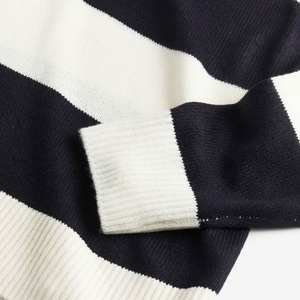 เสื้อสเวตเตอร์ผู้หญิงสำหรับฤดูหนาว แบบลำลอง สีพื้น คอกลม ผ้าฟลีซ ถักแบบสั่งทำ ระบายอากาศได้ดี พร้อมโลโก้ด้านหน้า ผลิตจากผ้าขนสัตว์/วิสโคส บริการ OEM - Product Image 5