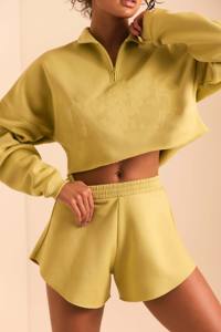 Short de survêtement pour femme vert matcha au design unique Short de fitness taille haute doux et respirant pour femme - Product Image 3