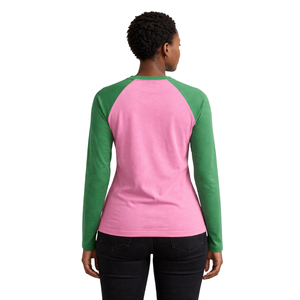 Camiseta de Manga Larga Rosa Legacy Raglan, Camiseta Rosa y Verde para Mujeres de Hermandad Griega, Ropa de Hermandad Universitaria - Product Image 2