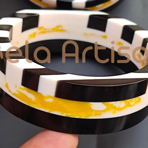 กำไลข้อมือไม้วอลนัทงานแฮนด์เมด • ชิ้นเดียวในโลก • เครื่องประดับไม้ทำมือ - Product Image 3