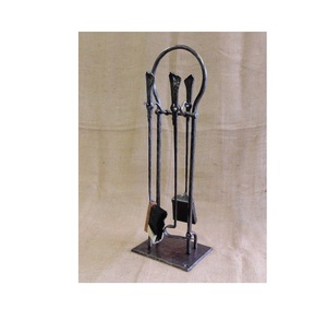 Outils d'incendie en laiton robustes avec support haut et construction résistante à la chaleur conçus pour un usage intensif et des intérieurs d'inspiration vintage - Product Image 5