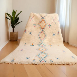 Tapis berbère marocain fait à la main rose clair tapis de laine crème avec motif diamant tribal coloré, bohème pour le salon - Product Image 1