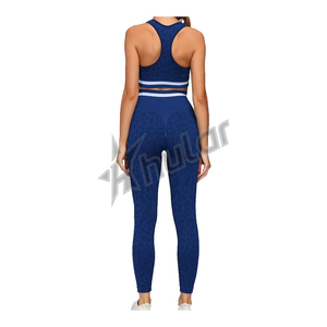 Ensembles de vêtements de sport durables pour femmes Leggings de sport brodés et hauts courts à motif solide tissu à tricoter pour l'entraînement de yoga - Product Image 4