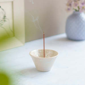 Porta Incienso Cónico Pequeño de Cerámica - Blanco Perla - Product Image 3