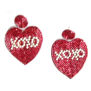 Belles boucles d'oreilles coeur élégantes XO XO avec broderie de perles multicolores faite à la main au design tendance pour filles et femmes - Product Image 1