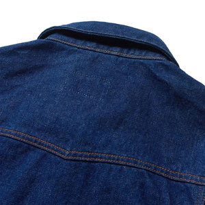 Veste en jean surdimensionnée pour homme avec coupe décontractée conçue pour le streetwear et les tenues superposées - Product Image 4