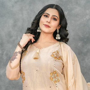 Salwar Kameez de fête pour filles, dernière collection 2025, exportateur de mode, tenue de haute qualité, travail manuel lourd, meilleur tissu en viscose pure, soie - Product Image 1