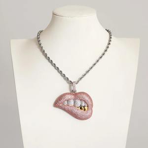 Estilo de lujo Iced Out Moissanite Diamond 925 Sterling Silver Custom Hip Hop Style Lips Jewelry Pendant para hombres en venta - Product Image 1