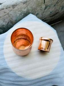 ขวดน้ำทองแดงแท้คุณภาพสูง เป็นมิตรกับสิ่งแวดล้อม ฝาปิดกันรั่ว สำหรับการปรับปรุงสุขภาพในชีวิตประจำวัน ผลิตในอินเดีย - Product Image 2