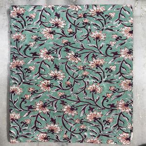 Tela de Algodón Estampada en Bloque de Primera Calidad, Ecológica y Ligera para Confección de Vestidos, Hecha a Mano en India con Diseño Floral - Product Image 1