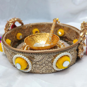 Juego de Platos de Haldi de Lujo para la Novia y el Novio, Bandeja Decorativa para Rituales de Boda, Sagan, Baby Shower y Pooja Thali con Aplicador de Tazón - Product Image 1