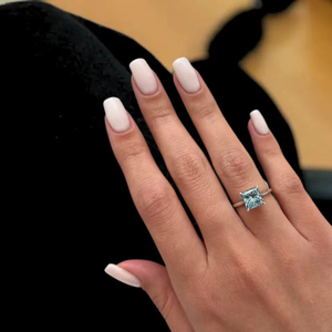 Anillo de Compromiso Solitario con Perla Cultivada en Laboratorio, Corte Princesa, Azul Intenso, 1 Quilate, Oro Sólido de 14K, Certificado IGI, Chapado en Rodio, de Lujo - Product Image 2