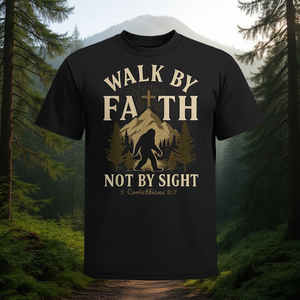 T-shirt cristiana Bigfoot 2 Corinthians 'Walk Faith Not Sight' - T-shirt cristiana promozionale 2 Corinthians 'Walk Faith Not Sight' - Product Image 3