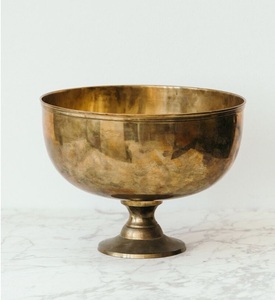 Cuenco de latón de la más alta calidad con un impresionante Frutero de latón de diseño dorado pulido y moderno - Product Image 1