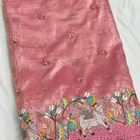 Le travail de coupe de broderie de tissu d'écrasement fait au tissu de lehenga