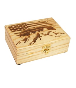 Urne en bois faite à la main gravure boîte à bijoux sculptée à la main pour femmes-hommes bijoux | Boîtes décoratives | Stockage (US Flag Mountain Beer) - Product Image 6