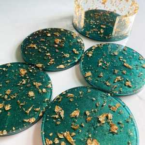 Dessous de verre faits à la main en résine avec tapis de boisson époxy bleu océan scintillant, parfaits pour la décoration de la cuisine et les cadeaux de table basse à la maison - Product Image 3