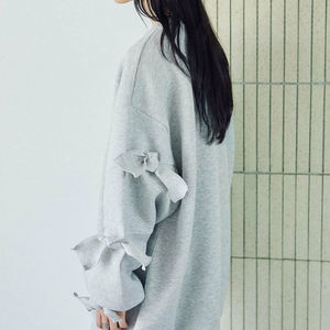 เสื้อสเวตเชิ้ตผ้าฝ้ายสไตล์ลำลองสำหรับผู้หญิง ดีไซน์โบว์ทันสมัย ราคาโรงงานโดยตรง ปี 2026 / เสื้อสเวตเชิ้ตแบบไหล่ตกสั่งทำคุณภาพสูง - Product Image 6