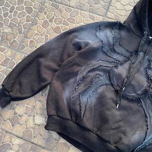 Sweat à capuche pour homme 100% coton, impression numérique, broderie et strass, parfait pour le streetwear tendance avec une touche vintage - Product Image 6