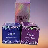 Boîtes d'emballage cosmétiques personnalisées avec logo en relief, fabrication artisanale, finition métallisée avec laminage mat, effet holographique, fermeture magnétique pour crème pour le visage