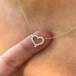 Collier délicat en moissanite chrétienne en forme de cœur, pendentif en or en forme de cœur, cadeau de fête pour femmes - Product Image 3