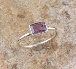 Anillo de Plata de Ley 925 con piedra preciosa amatista de corte cuadrado, joyería minimalista hecha a mano para mujer, idea de regalo - Product Image 2
