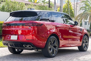Land Rover Range Rover Sport Deer Valley Edition 2023 d'occasion ~2 300 milles 1-25 000 milles 300-400 ch bi-turbo transmission intégrale conduite à gauche - Product Image 4
