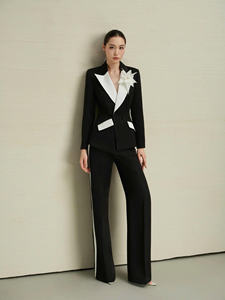 Ensemble de costume de smoking noir et blanc élégant pour femmes, blazer et pantalon sur mesure, tenue de bureau formelle, fabricant OEM/ODM au Vietnam - Product Image 5
