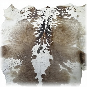 Peaux de vache à poils tricolores attrayantes en cuir véritable ISONZ, épaisseur 1,2-2,0 mm, 30 pieds, taille personnalisée pour chaussures et sacs d'intérieur - Product Image 1