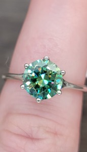 Bague ronde verte en argent sterling Belle bague de fiançailles Bague Moissanite Diamant à facettes et autres bijoux en diamant Pendentif - Product Image 4