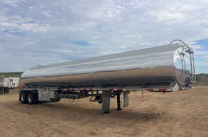 1PMS24221H8015575 2017 Polar Semirremolque Cisterna Industrial de Acero Inoxidable de 9450 Galones para Transporte de Combustible, Alimentos, Productos Químicos y Líquidos - Product Image 2