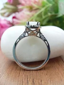 Bague de fiançailles de luxe diamant 10K or massif Moissanite coussin fantaisie entièrement diamants conception personnalisée bague de fiançailles - Product Image 2