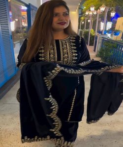 Explora nuestra exclusiva colección de ropa nupcial, con impresionantes lehengas de Chinon con detalles de volantes - Product Image 5