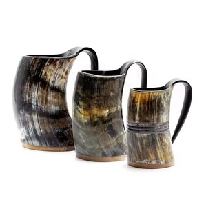 Cuerno Natural Hecho a Mano Tankard Estilo Vikingo Cuerno para Beber para Eventos Temáticos Medievales Logotipo de Ángel Tallado Impermeable Personalizable - Product Image 1
