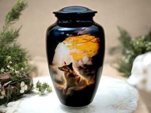 Funeral y conmemorativo de urna de cremación de lobo para cenizas humanas de hasta 200 libras con bolsa de terciopelo Urna asequible para cenizas - Product Image 2