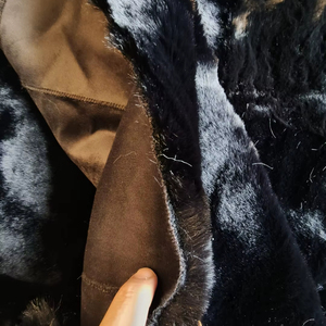 Alfombra de cuero hecha en Turquía - Product Image 1