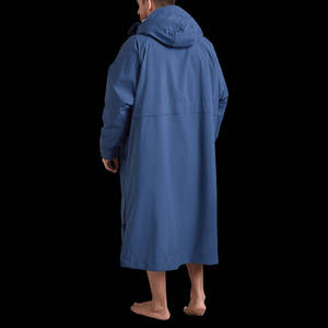 Batas cambiantes hechas de poliéster de diseño único batas cambiantes de servicio OEM batas cambiantes al por mayor - Product Image 3